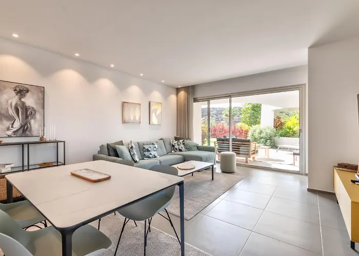 Jardines - Bentago 04 Nature Reserve View 2b Palm-mar